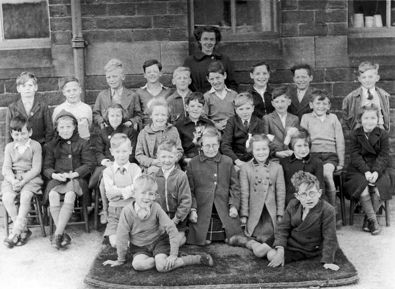 School Group 1954.JPG - Long Preston Primary School 1954  At back:  Mrs Norton Back row: Robert Mellin - Frank Mason - Alec Lund - Brian Morris - Unknown - David Morris - Harry Lund - Alan Metcalfe - Geoffrey Popay  Middle row: H. Cryer - Judy Twoolerton (Mason) - Linda Clemence (Robertshaw) - Anne Clarke - Maurice Owens - Bernard Stavely  - Gordon Glossop - Derek Walker - Jean Bailey Front row: Peter Riley -  Robert (Bob) Chaffer - Ann Ellershaw - Marion Parker (Webster) - Susan Shepherd Seated at front: William Walker - Michael (Mickey) Metcalfe 